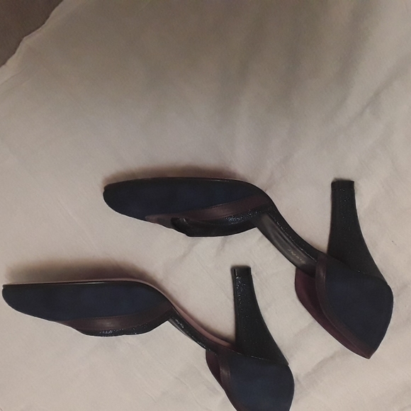 Gorgeous blue suede D'orsay heels - Picture 5 of 5